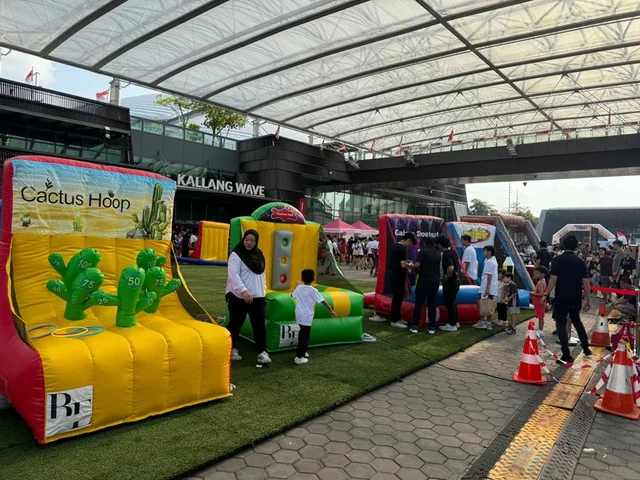 Cactus Hoop and inflatable game booths at Kallang Wave